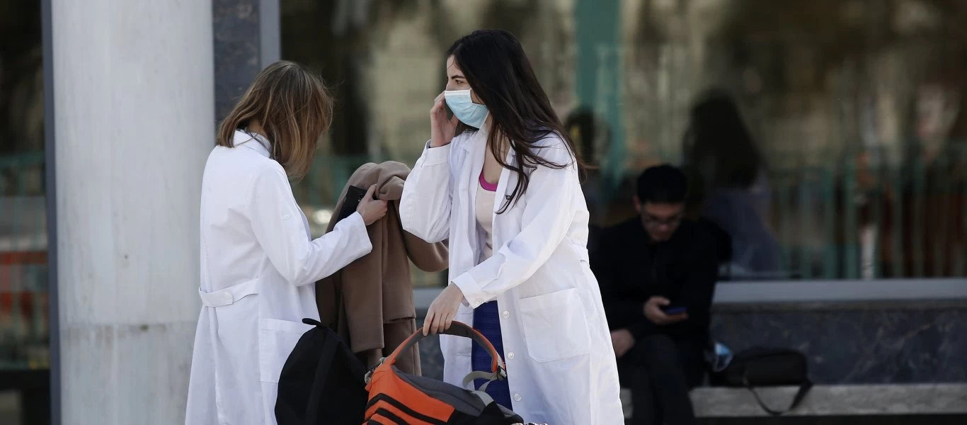 Κορωνοϊός: Το «ευχαριστώ» των Ελλήνων στους ιατρούς και νοσηλευτές (βίντεο)